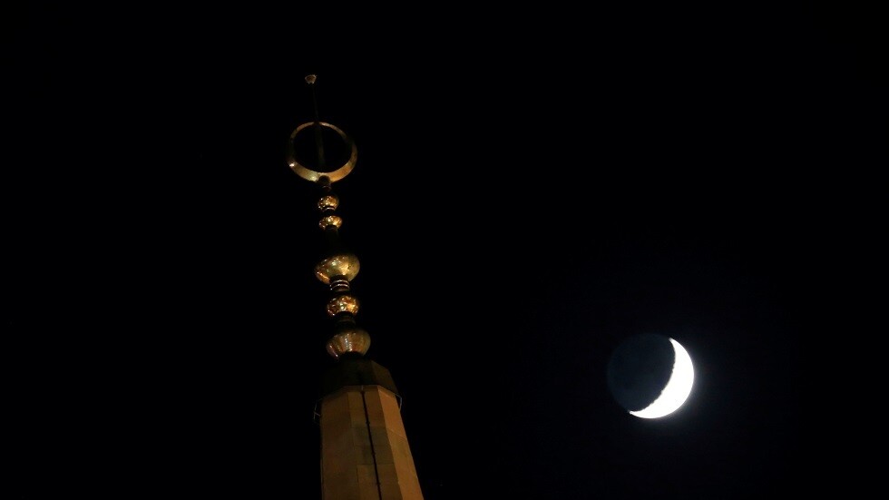 دول عربية تتحرى هلال رمضان الليلة