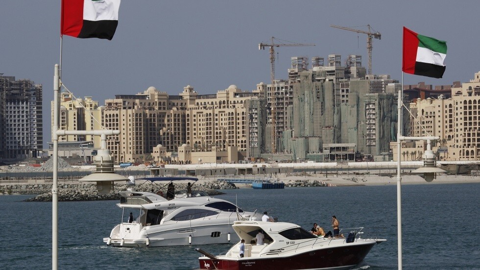الإمارات.. إنقاذ 7 أشخاص إثر انفجار قاربهم