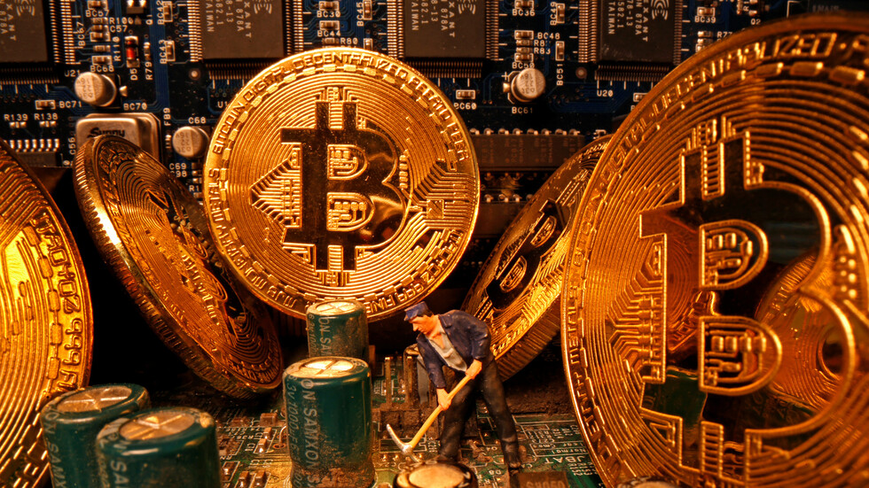 توقعات بارتفاع "البيتكوين" إلى 17000 دولار