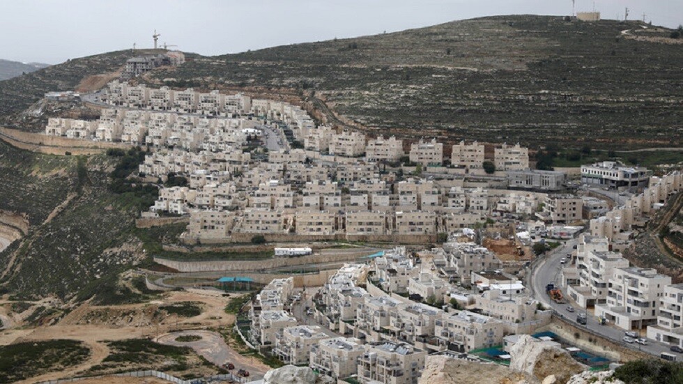 بينيت يصدق على بناء 7000 وحدة سكنية استيطانية جنوب الضفة الغربية