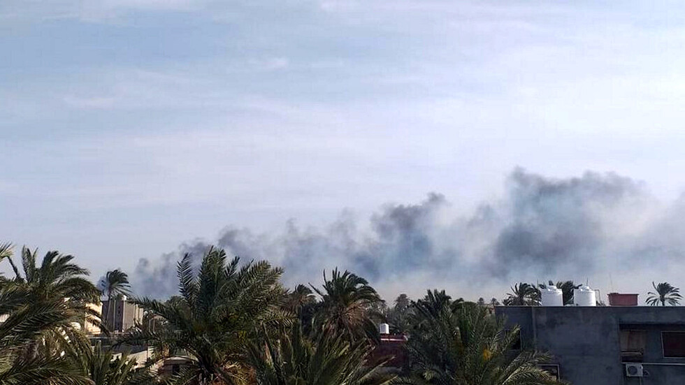 ليبيا.. قصف عنيف يستهدف مطار معيتيقة بطرابلس
