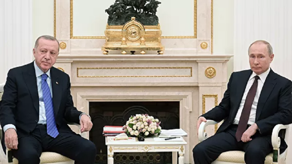 أردوغان يهنئ بوتين بالذكرى 75 للنصر على النازية