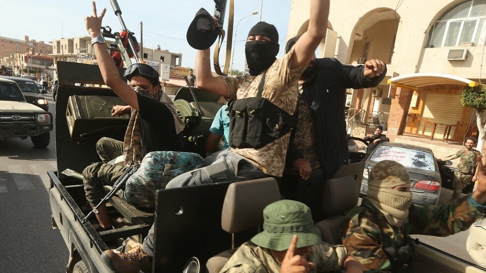 ليبيا.. قصف عنيف لقوات حفتر على طرابلس يهدد إمدادات المياه