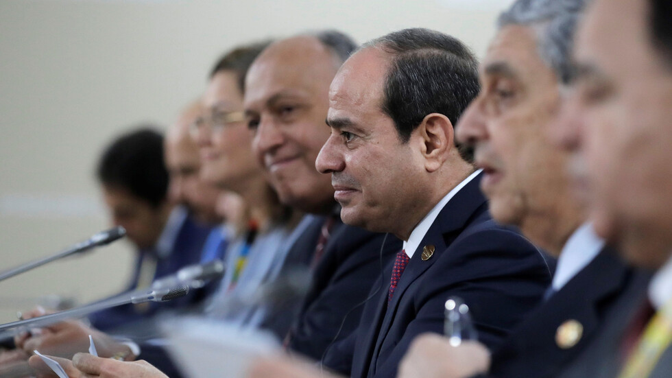 مصر.. السيسي يطالب الحكومة بتحقيق الاكتفاء الذاتي من المحاصيل ويبحث تنمية سيناء