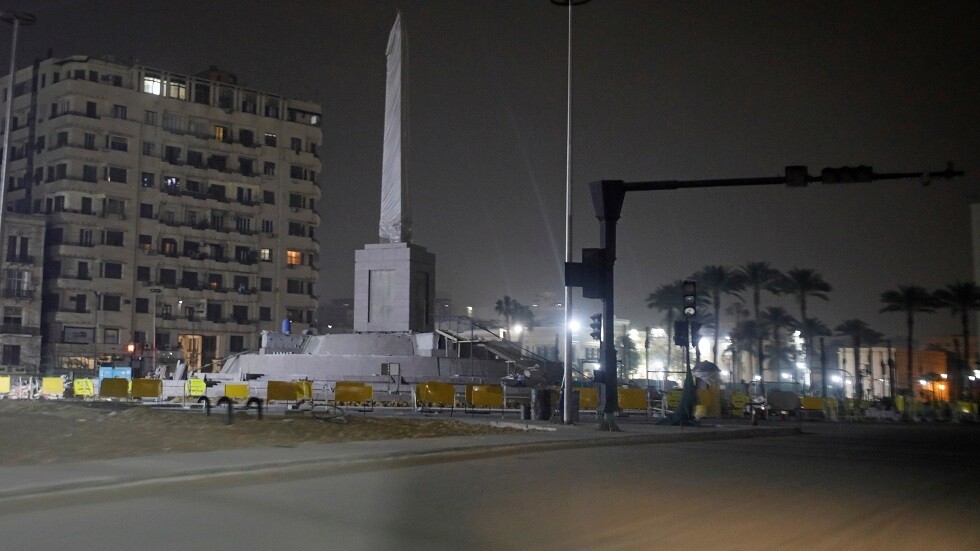 مصر.. القبض على مسؤولين بتهمة الرشوة وضبط منتجات طبية مغشوشة - صور