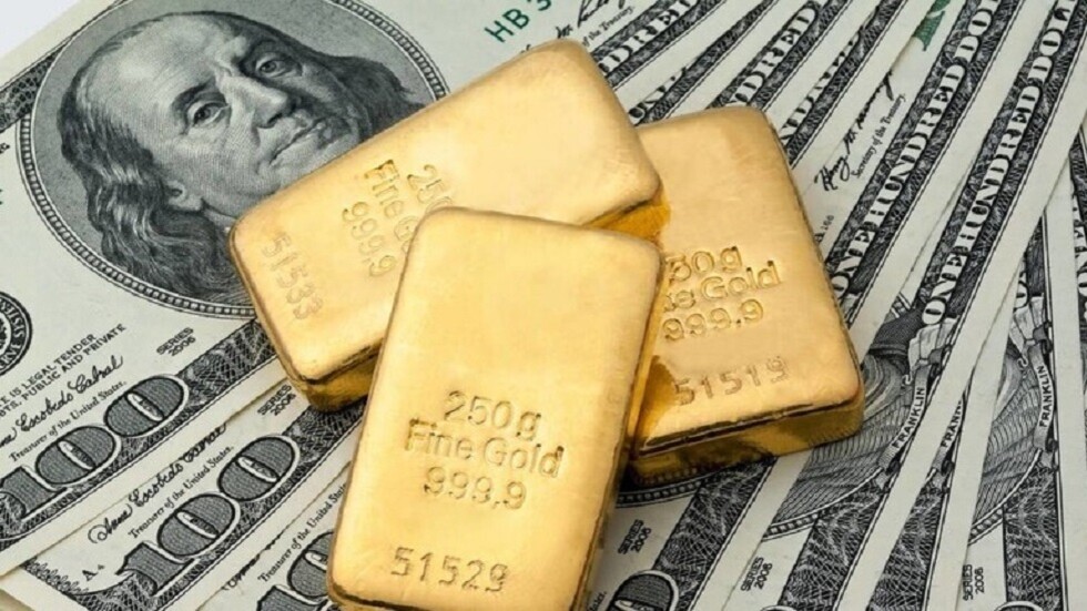 صعود الذهب بسب تراجع الدولار الأمريكي جراء تبعات كورونا