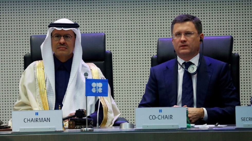 موسكو والرياض تؤكدان التزامهما بتحقيق الاستقرار في سوق النفط