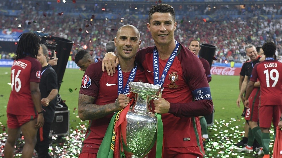 برشلونة رفض رونالدو وفضل التعاقد مع زميل له عام 2003