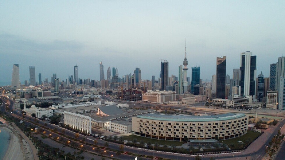 الكويت تسجل 885 إصابة جديدة و8 وفيات خلال 24 ساعة