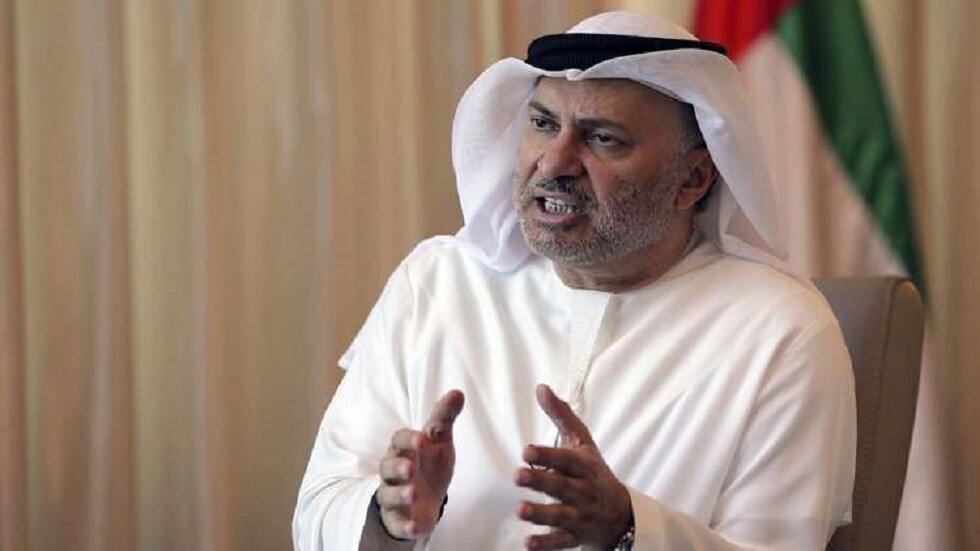 قرقاش: جهود وقف الحرب بمناطق النزاع يجهضها استمرار العنف