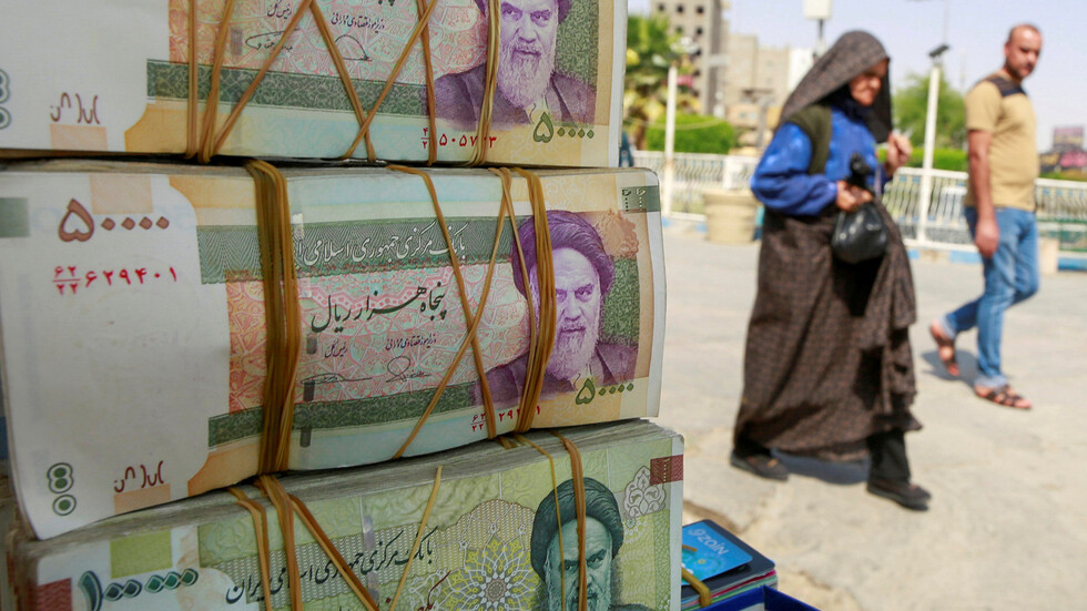 الريال الإيراني عند أدنى مستوى له منذ سبتمبر 2018