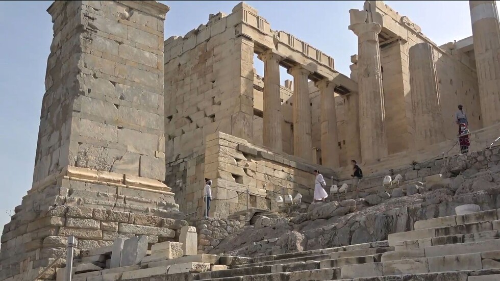 عودة السياح إلى اليونان