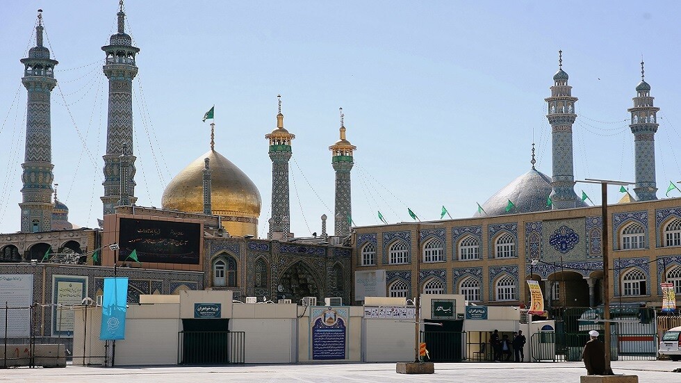 إيران تقرر فتح المزارات الدينية بعد عطلة العيد