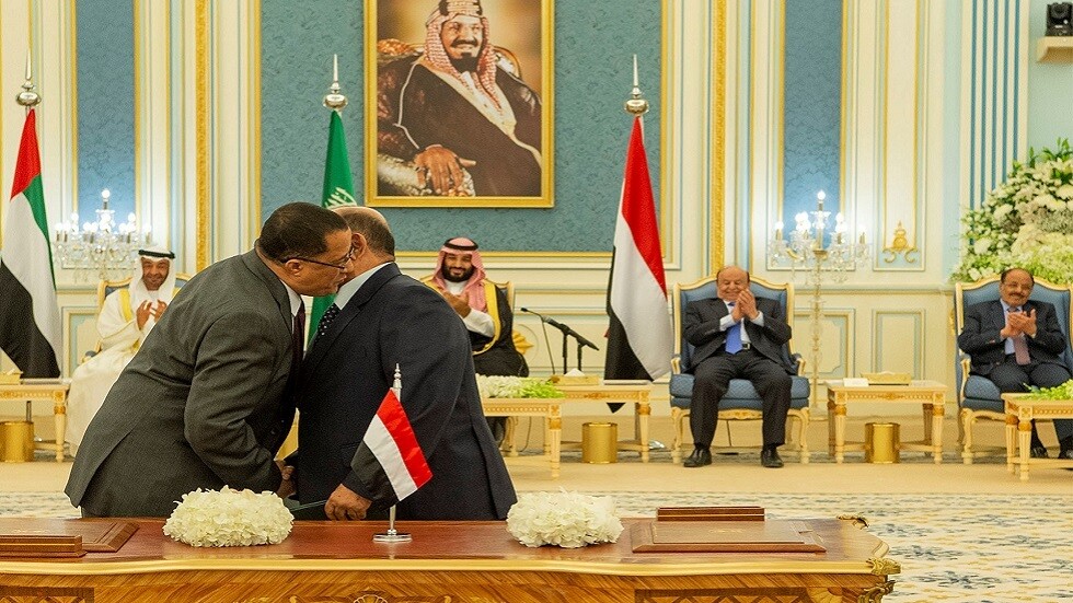 اليمن.. مستشار هادي يلوح بإمكانية الانسحاب من اتفاق الرياض