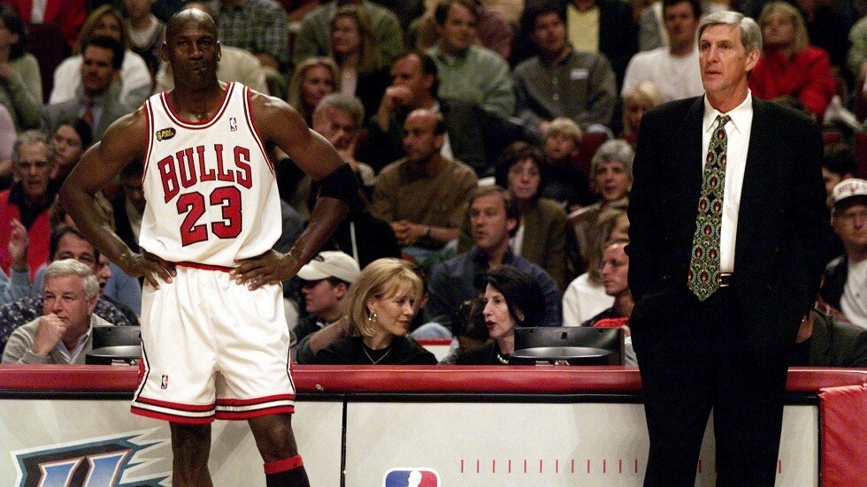 وفاة جيري سلون المدرب التاريخي لفريق "يوتا جاز" الأمريكي لكرة السلة