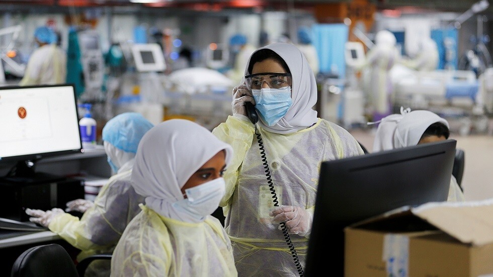 انخفاض عدد الإصابات الجديدة بكورونا في البحرين وارتفاعها في عمان