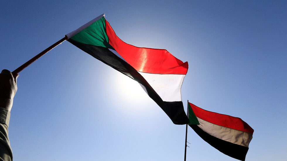 السودان.. وفاة قيادي بـ"المؤتمر الوطني" وإصابة نائب أسبق للبشير بكورونا