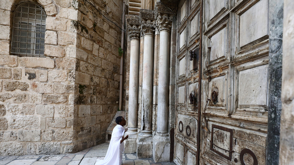تأجيل فتح أبواب كنيسة القيامة في القدس