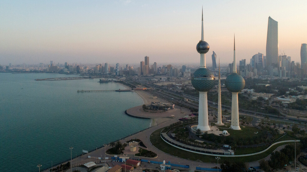 وزير الداخلية الكويتي: لا تمديد للحظر الشامل بعد 30 مايو