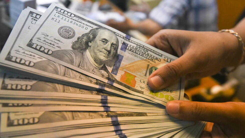 تعثر الدولار قبل خطاب لترامب بشأن الصين