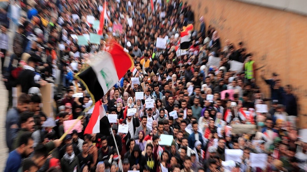 العراق.. إصدار 17 أمر قبض بحق ضباط بينهم فريق ركن "قمعوا" الاحتجاجات