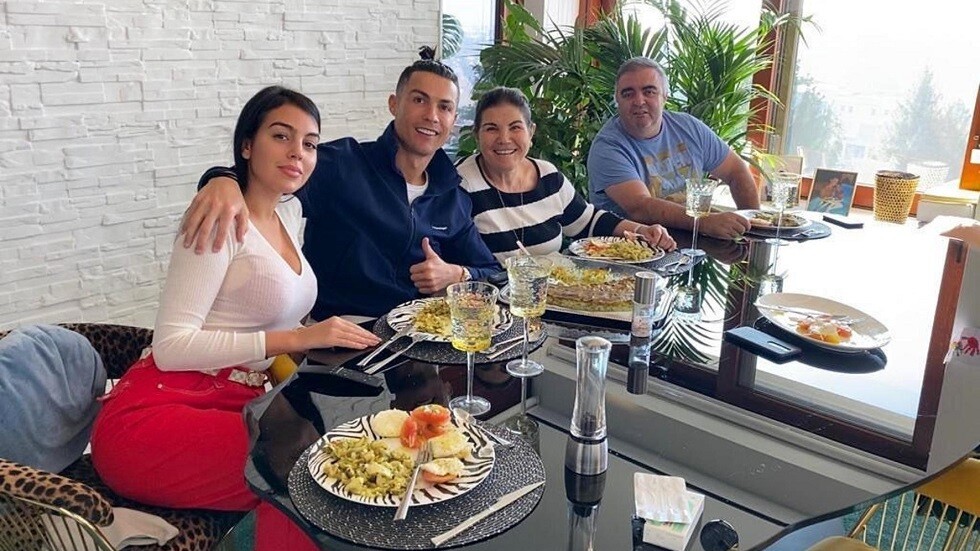 جورجينا صديقة رونالدو: كن شجاعا ولطيفا