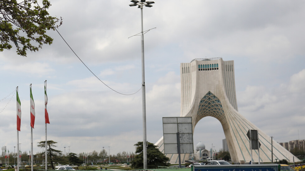 طهران تستدعي السفير الأفغاني على خلفية اعتداءات تعرضت لها سفارتها في كابل