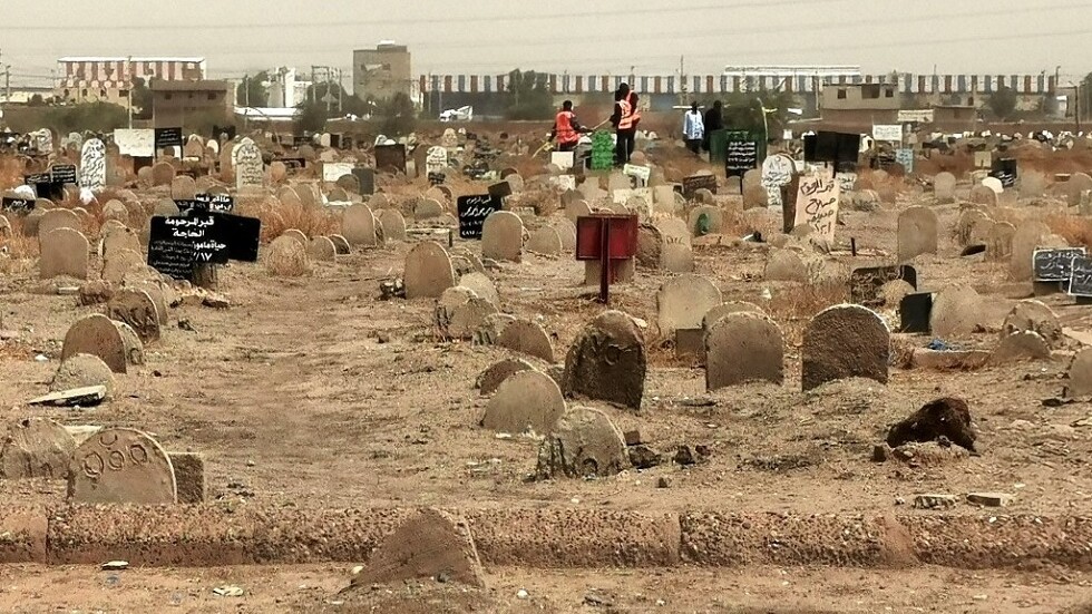 السودان يعلن اكتشاف مقبرة جماعية لطلاب قتلوا في عهد الرئيس عمر البشير (فيديو+صور)