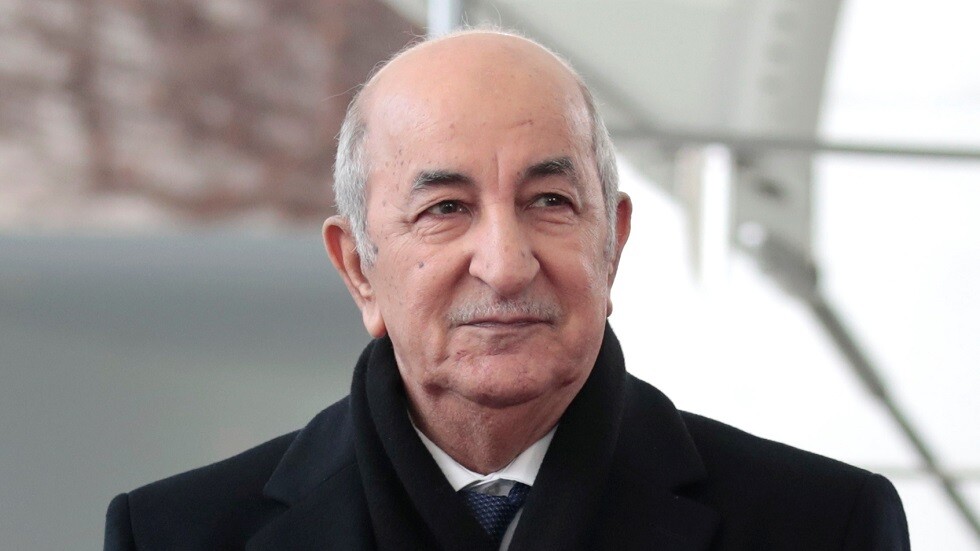تبون يستقبل رئيس الجزائر الأسبق (صورة)