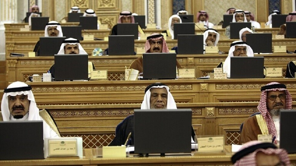 السعودية.. مجلس الشورى يصوت بخصوص عمل المرأة في أحد القطاعات المفصلية!