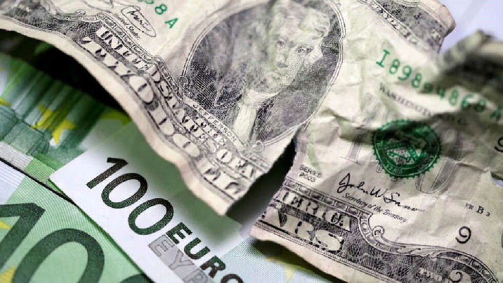 الدولار يصعد بعد بيانات قوية لمبيعات التجزئة في الولايات المتحدة