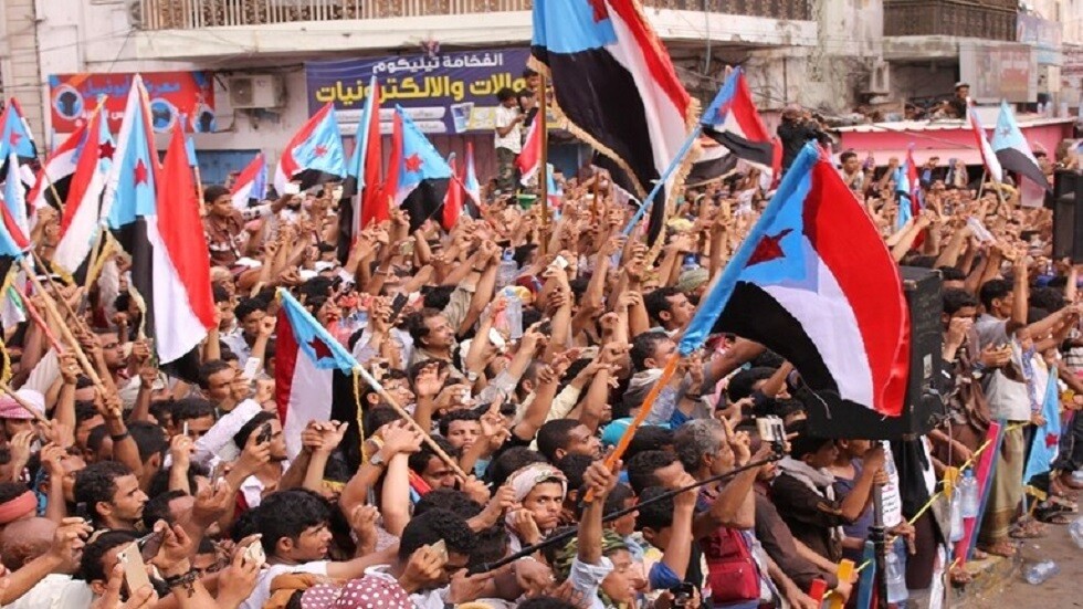اليمن.. الانتقالي الجنوبي ينفي علمه بتعديل 