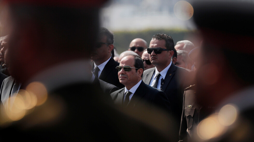 السيسي للعسكريين عند حدود ليبيا: جيشنا قادر على الدفاع عن أمن مصر داخل وخارج حدودها
