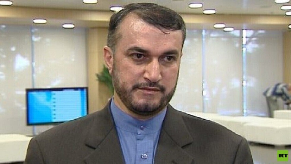 مساعد رئيس البرلمان الإيراني يحذر السعودية والبحرين