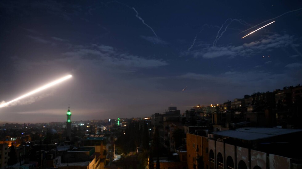 "سانا": الدفاعات السورية تسقط صواريخ إسرائيلية في سماء ريف حماة