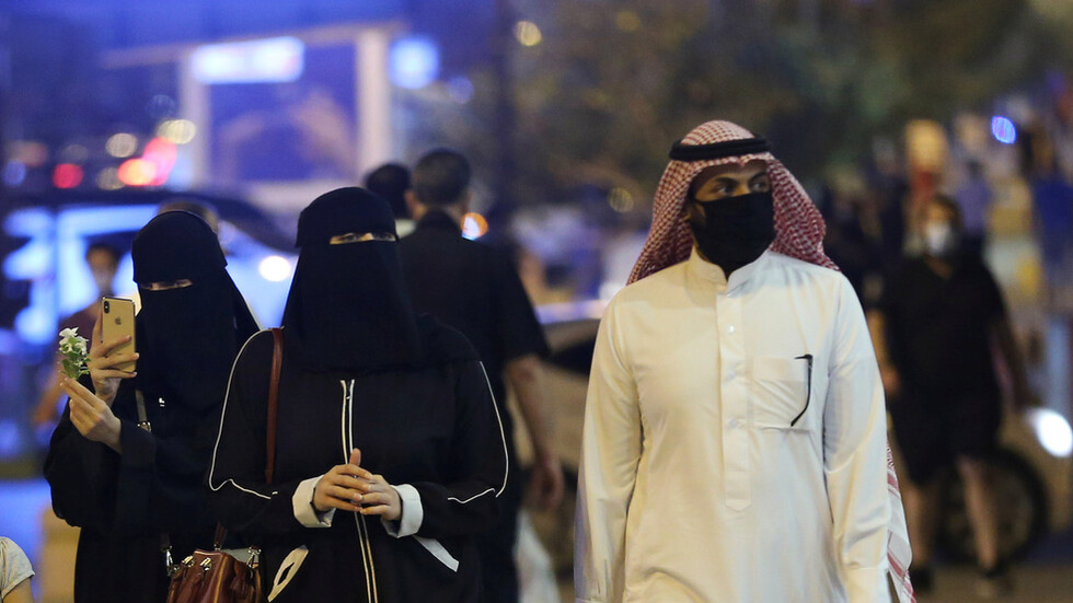 السعودية.. سيدة تنقل عدوى كورونا إلى 21 فردا من أسرتها