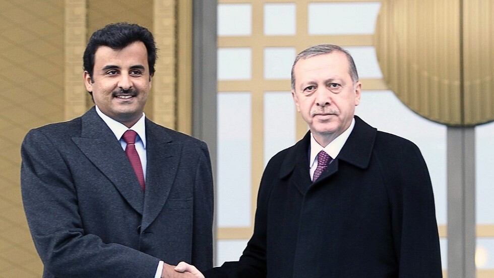 أمير قطر يستقبل أردوغان لبحث ملفات بينها الطاقة والدفاع (فيديو)