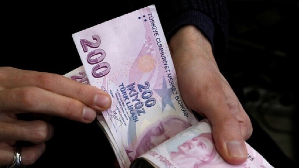 الليرة التركية تسجل أدنى مستوى منذ مايو بعد قفزة في التضخم