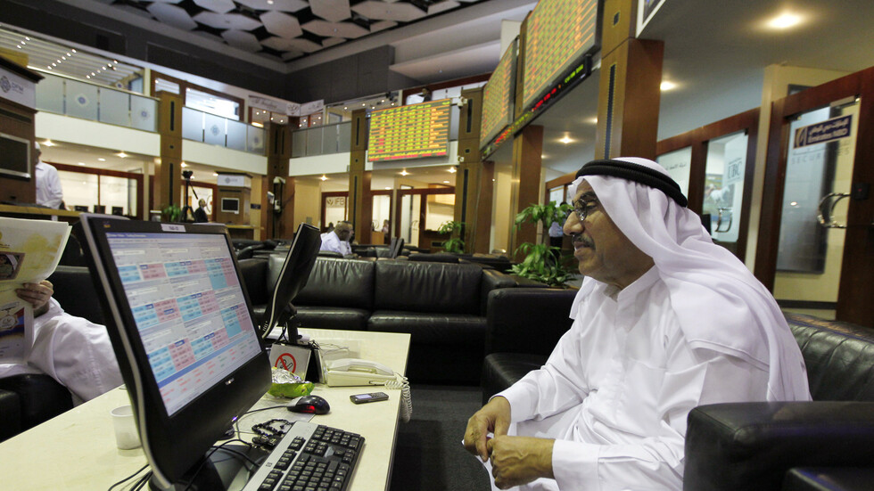 أسهم البنوك والقطاع العقاري تدعم الإمارات وبورصة مصر تهبط