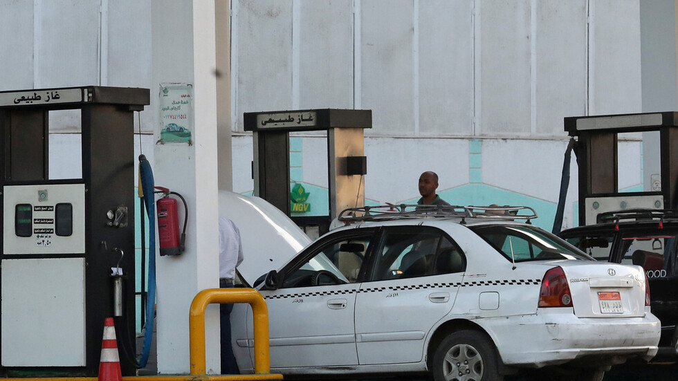 الحكومة المصرية تبقي أسعار الوقود المحلية دون تغيير
