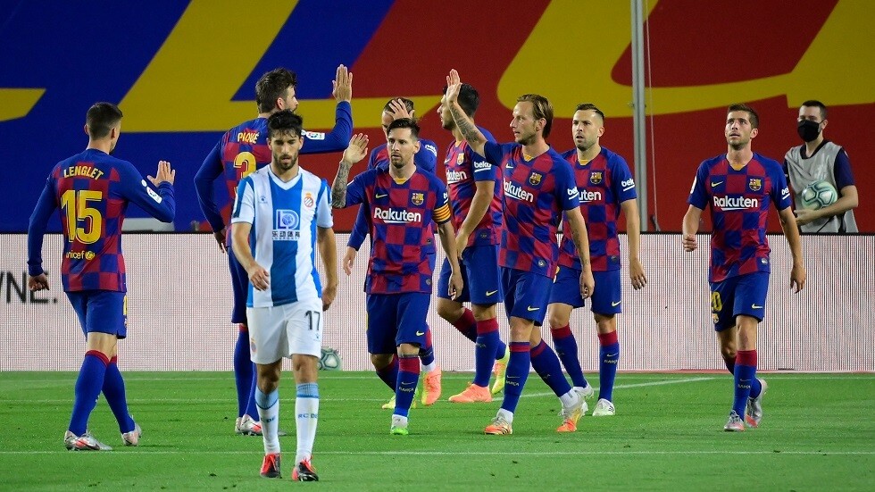 برشلونة يطيح بجاره إسبانيول من الليغا ويحتفظ هو ببصيص أمله في الدفاع عن اللقب.. فيديو