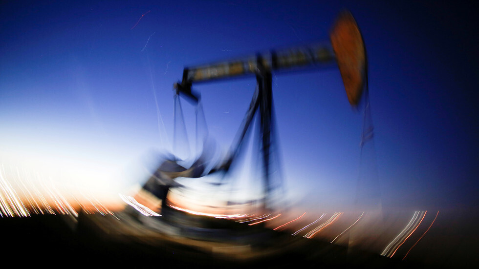 انخفاض أسعار النفط بأكثر من 2%