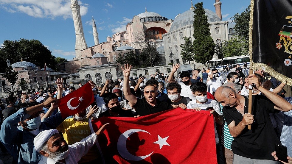 "آيا صوفيا ليست غنيمة أردوغان".. رئيس حزب يوناني يقترح فرض عقوبات قاسية على تركيا