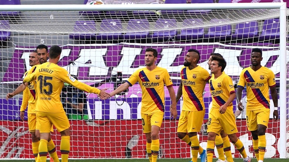 برشلونة يواصل مطاردته لغريمه ريال مدريد.. فيديو