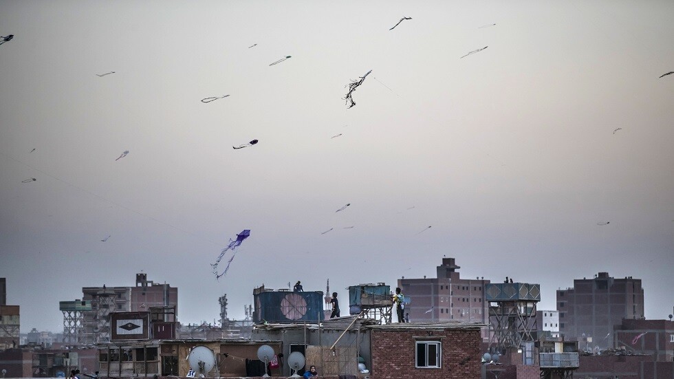 مصر.. القبض على 16 شخصا بحوزتهم 70 طائرة ورقية في القاهرة
