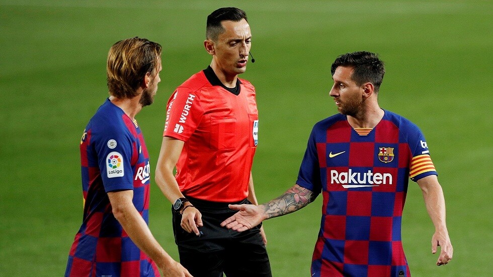 برشلونة يتعرض لخسارة مريرة في ليلة تجريده من لقب "الليغا" (فيديو)