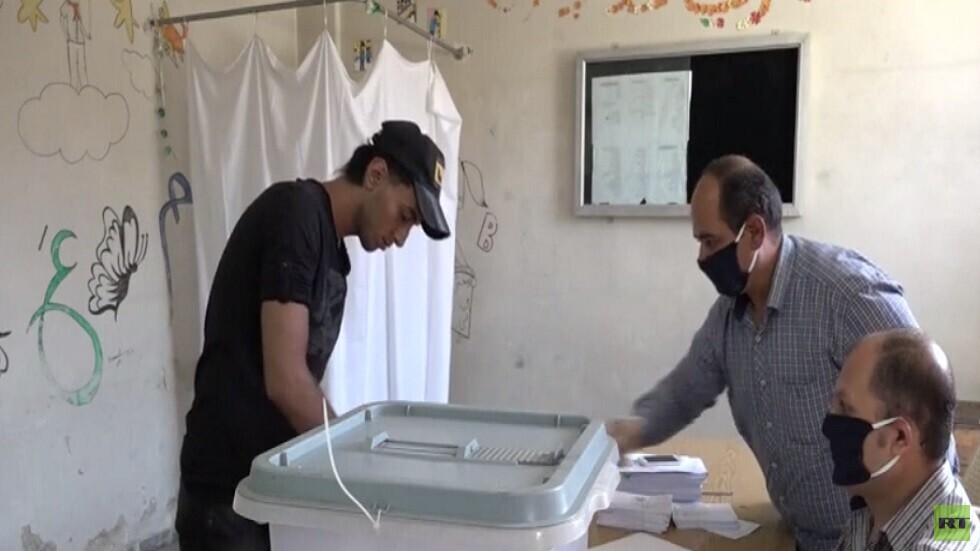 السوريون يصوتون في انتخابات مجلس الشعب 