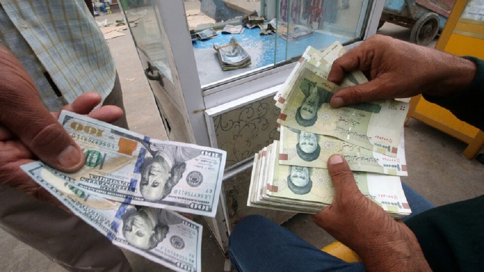 محافظ البنك المركزي الإيراني: الاستقرار سيعود إلى سوق الصرف في الأيام المقبلة