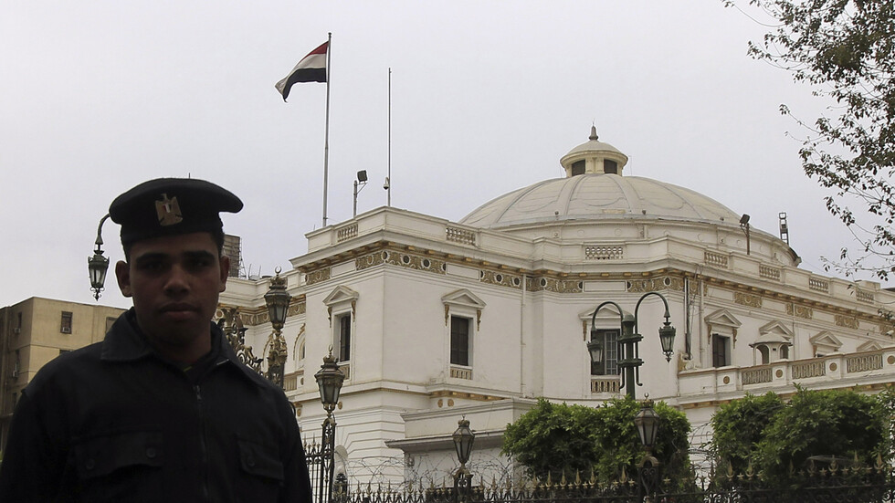 البرلمان المصري يفوض القوات المسلحة بالتدخل العسكري لحماية الأمن القومي