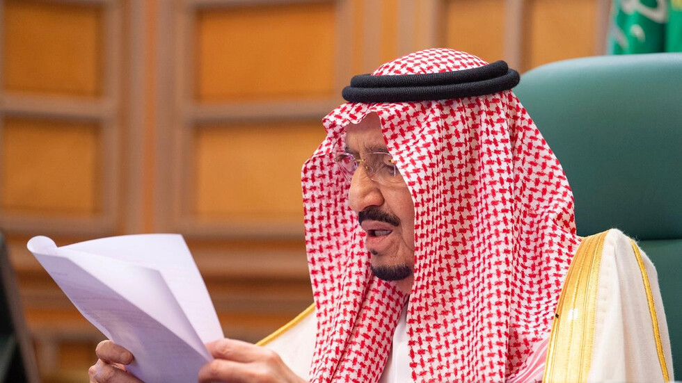 "رويترز" نقلا عن مصادر: الملك السعودي في حالة مستقرة بعد نقله إلى المستشفى